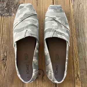 Camo TOMS shoes
